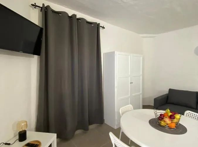 Casa Porta Smeralda アパート オルビア